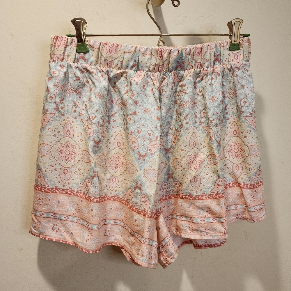 Blue Blush Women's Floral Patterned Satin Elastic Waisted Shorts M